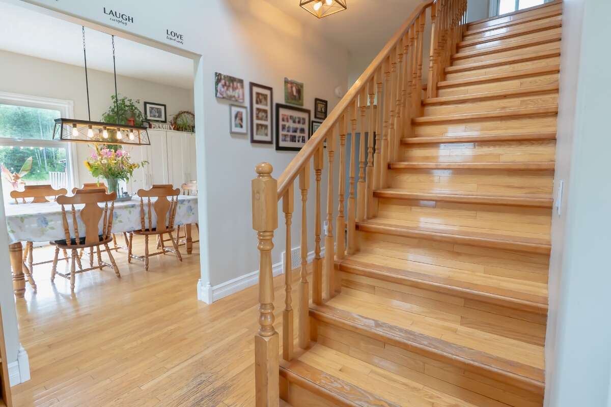  Bright 4-Bed Custom Estate on 17 Private Acres 