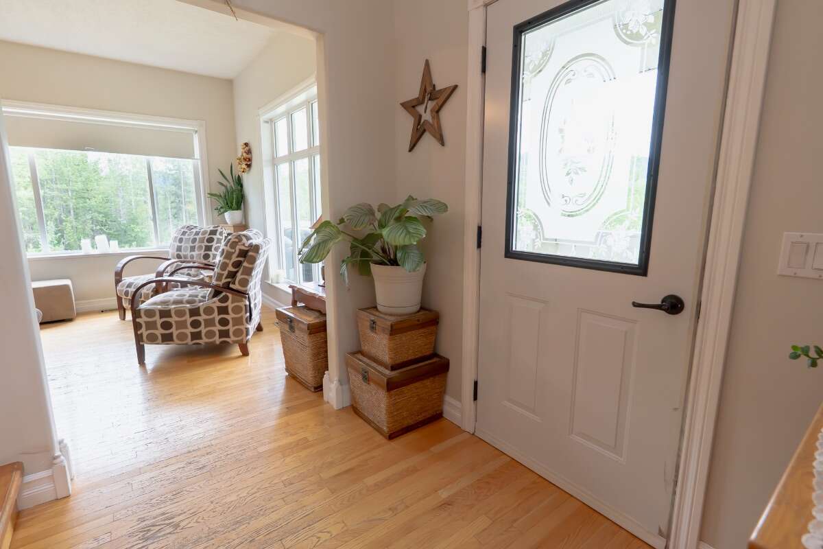  Bright 4-Bed Custom Estate on 17 Private Acres 