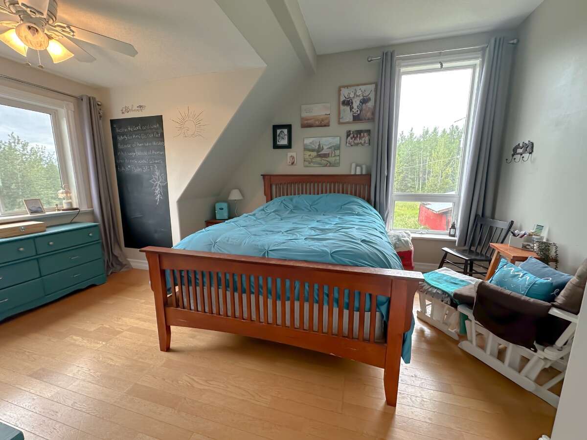  Bright 4-Bed Custom Estate on 17 Private Acres 