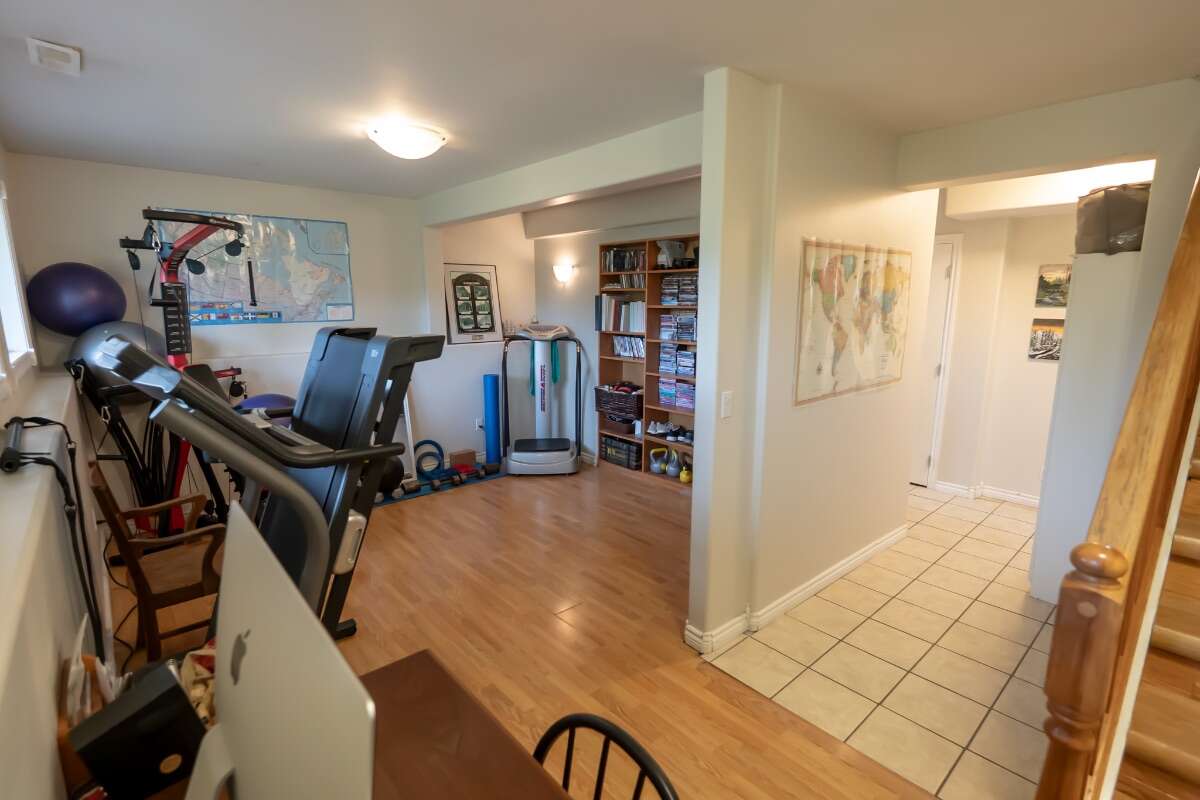  Bright 4-Bed Custom Estate on 17 Private Acres 