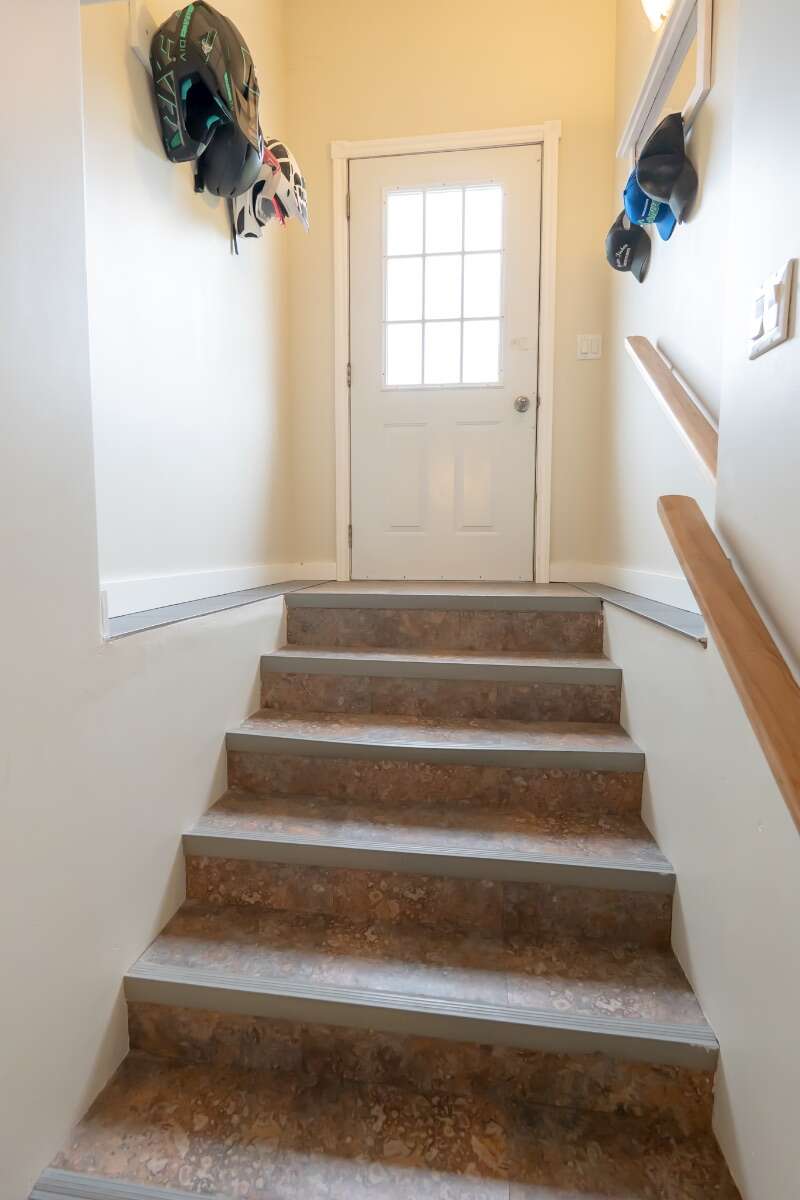  Bright 4-Bed Custom Estate on 17 Private Acres 