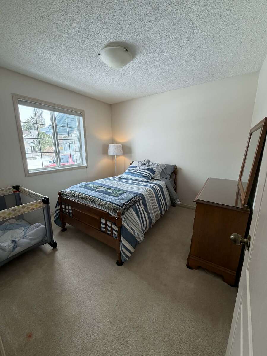 Beautifully Maintained Bungalow/ Small Town Living