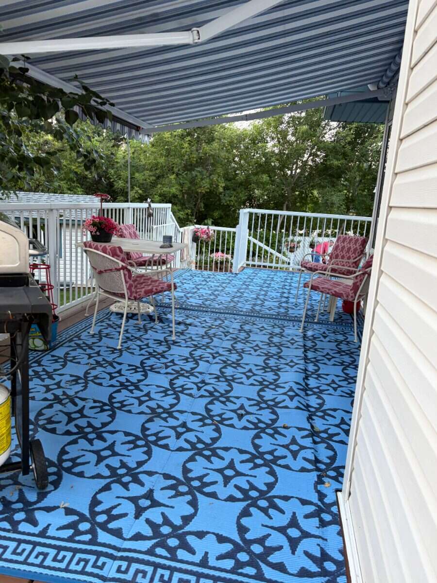 Beautifully Maintained Bungalow/ Small Town Living
