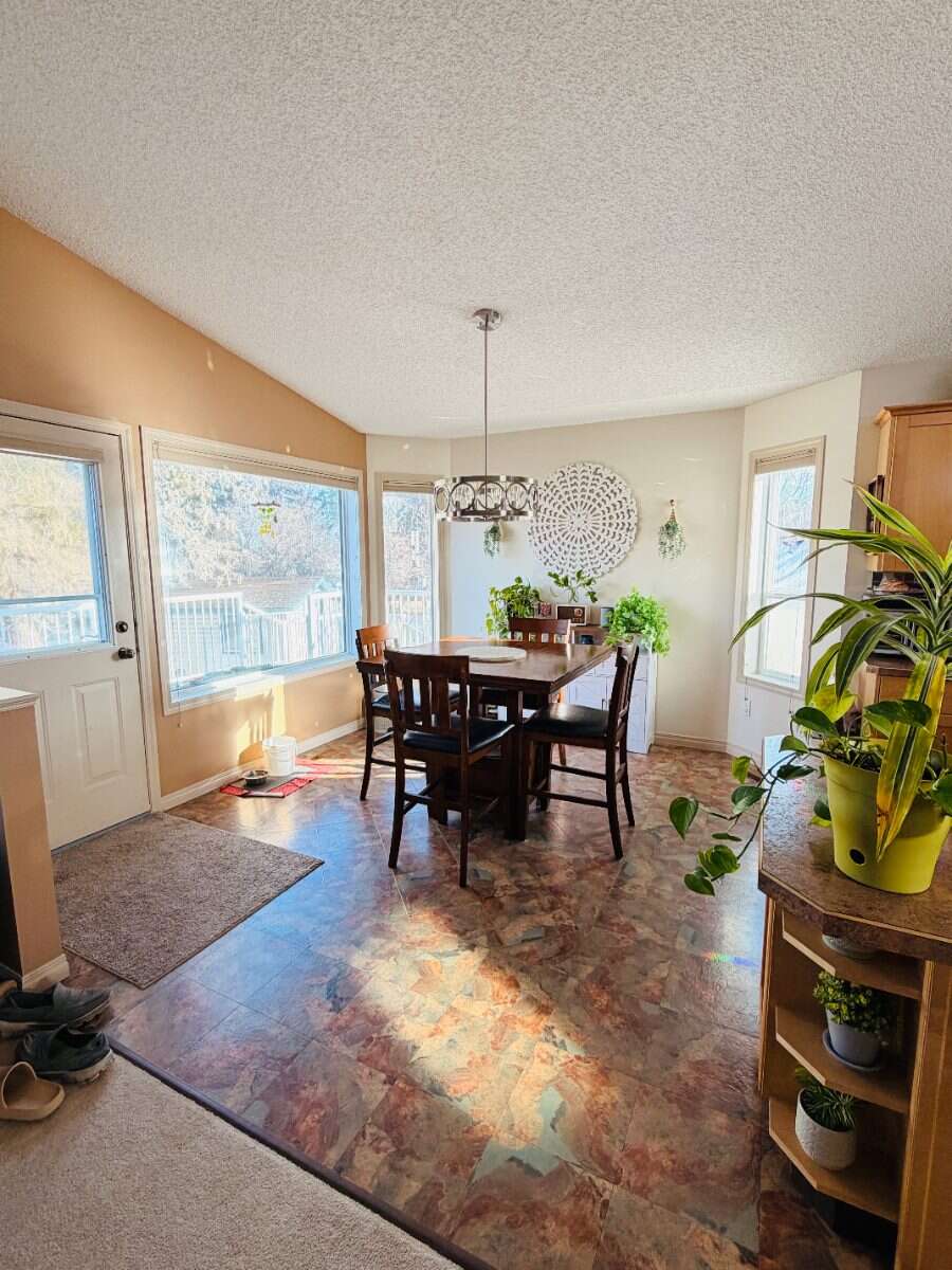 Beautifully Maintained Bungalow/ Small Town Living