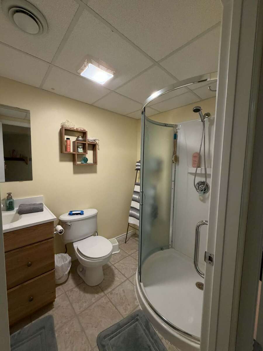 Beautifully Maintained Bungalow/ Small Town Living