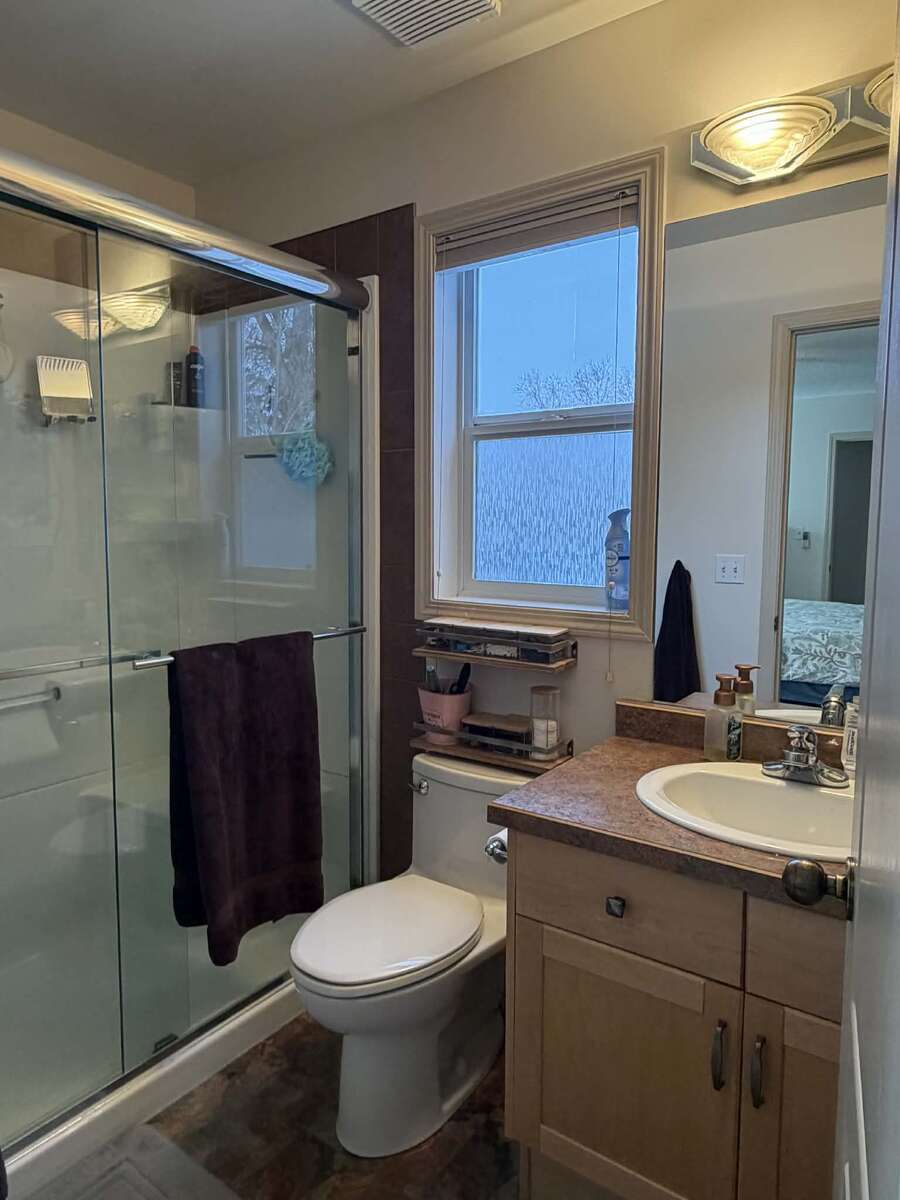 Beautifully Maintained Bungalow/ Small Town Living