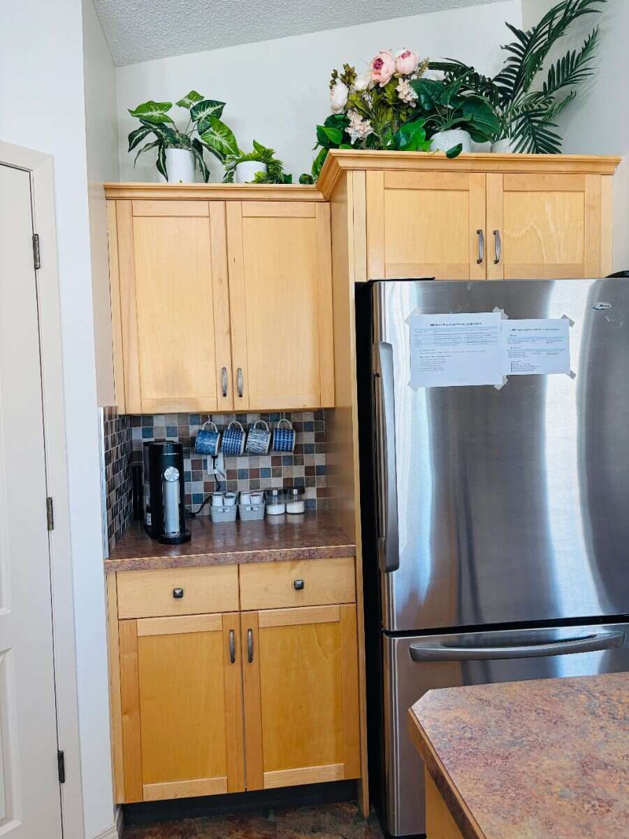 Beautifully Maintained Bungalow/ Small Town Living