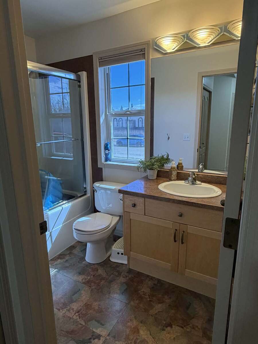 Beautifully Maintained Bungalow/ Small Town Living