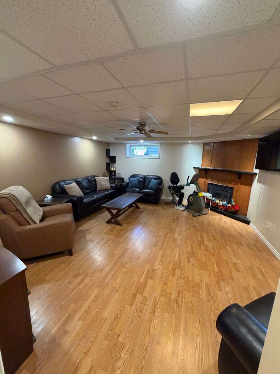 Beautifully Maintained Bungalow/ Small Town Living