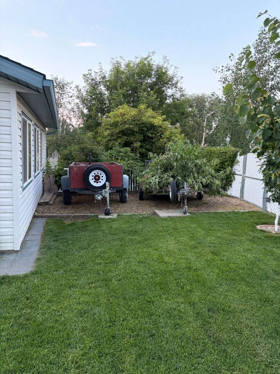 Beautifully Maintained Bungalow/ Small Town Living