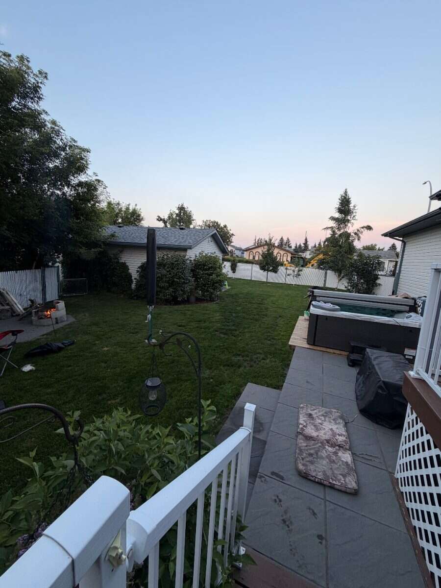 Beautifully Maintained Bungalow/ Small Town Living