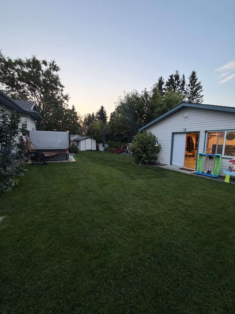 Beautifully Maintained Bungalow/ Small Town Living