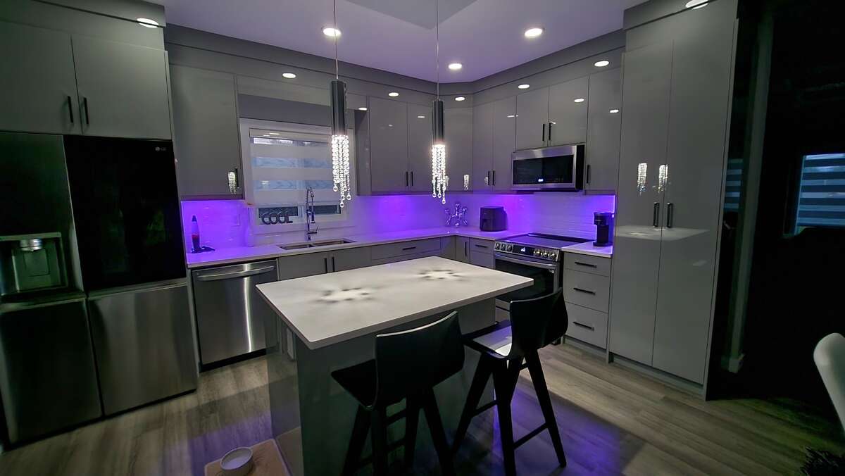 all lighting is on adjustable dimmers