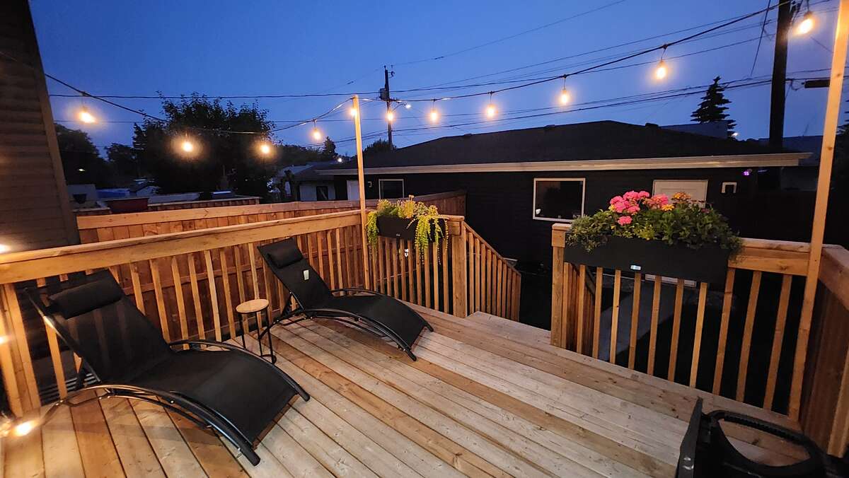 Large Rear entertainment deck w/ lighting