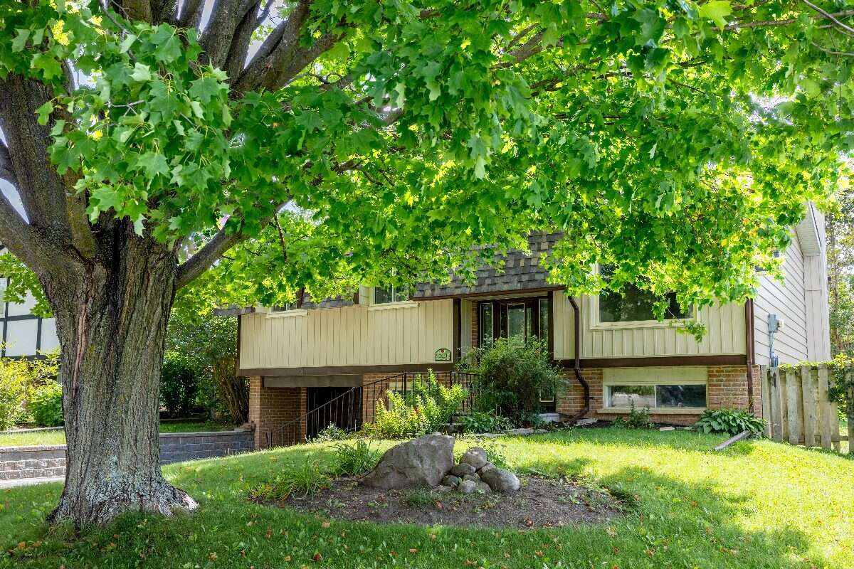 WELL KEPT RAISED BUNGALOW. Owned by Builder 25 yr
