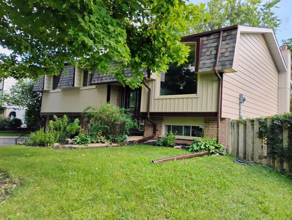 WELL KEPT RAISED BUNGALOW. Owned by Builder 25 yr