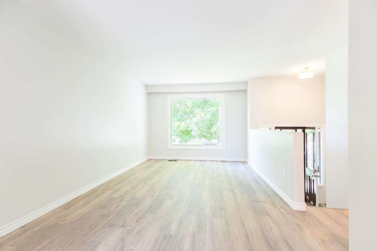 WELL KEPT RAISED BUNGALOW. Owned by Builder 25 yr
