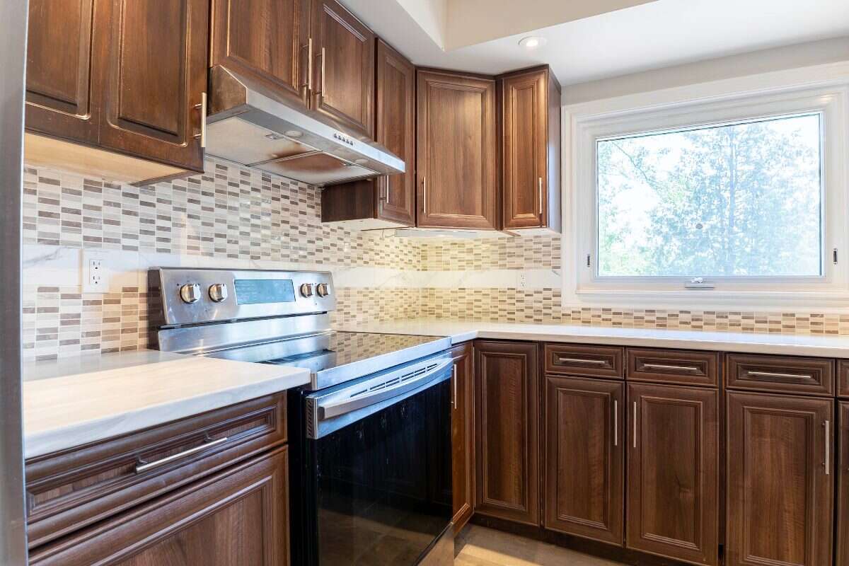 WELL KEPT RAISED BUNGALOW. Owned by Builder 25 yr