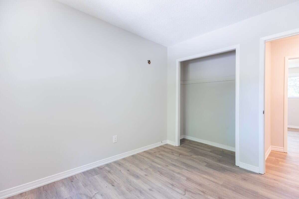 WELL KEPT RAISED BUNGALOW. Owned by Builder 25 yr