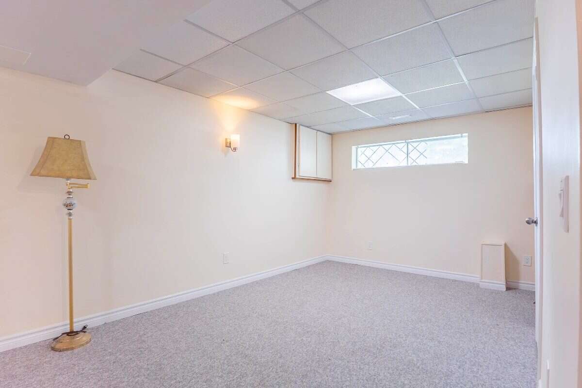 WELL KEPT RAISED BUNGALOW. Owned by Builder 25 yr