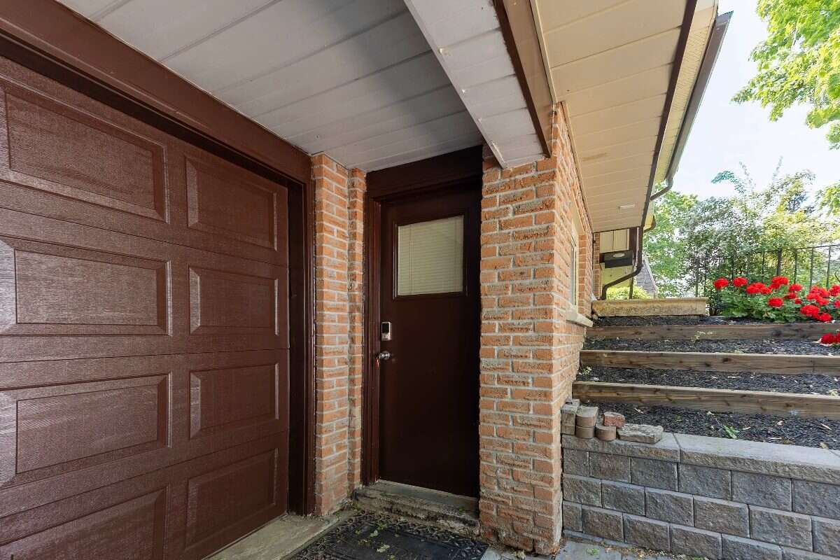 WELL KEPT RAISED BUNGALOW. Owned by Builder 25 yr