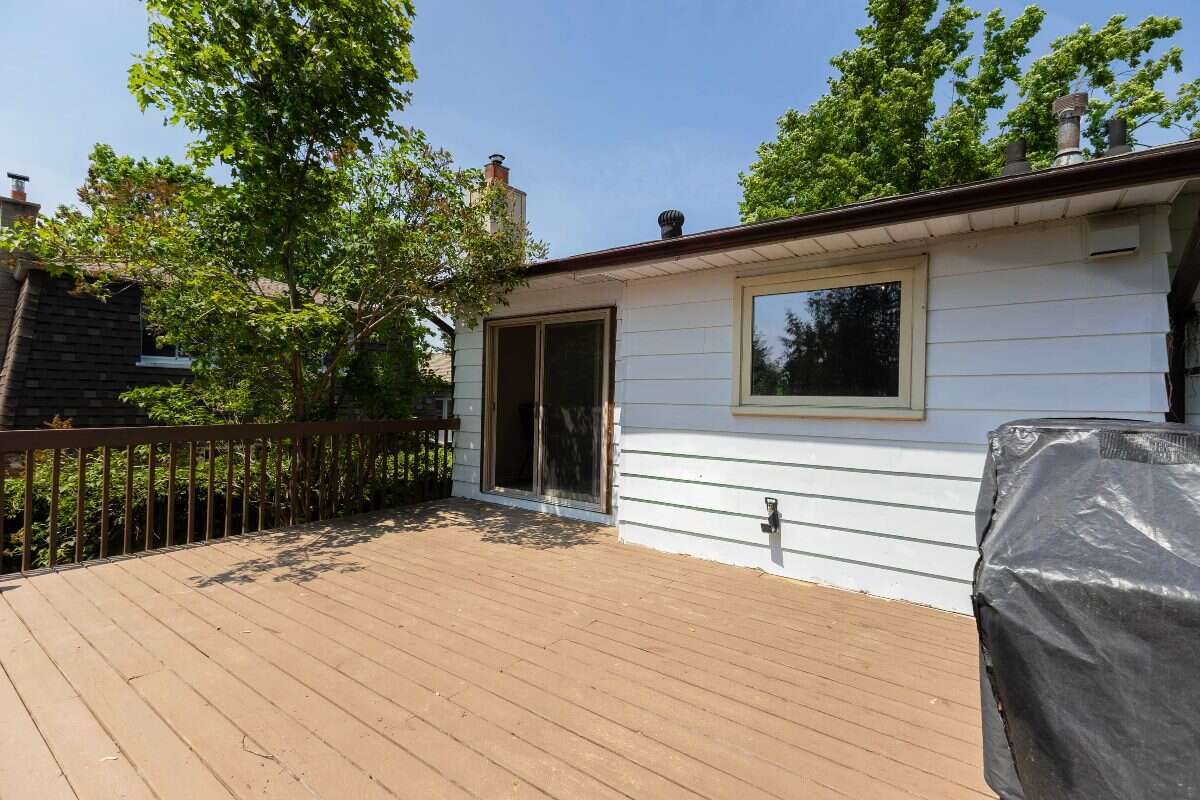 WELL KEPT RAISED BUNGALOW. Owned by Builder 25 yr