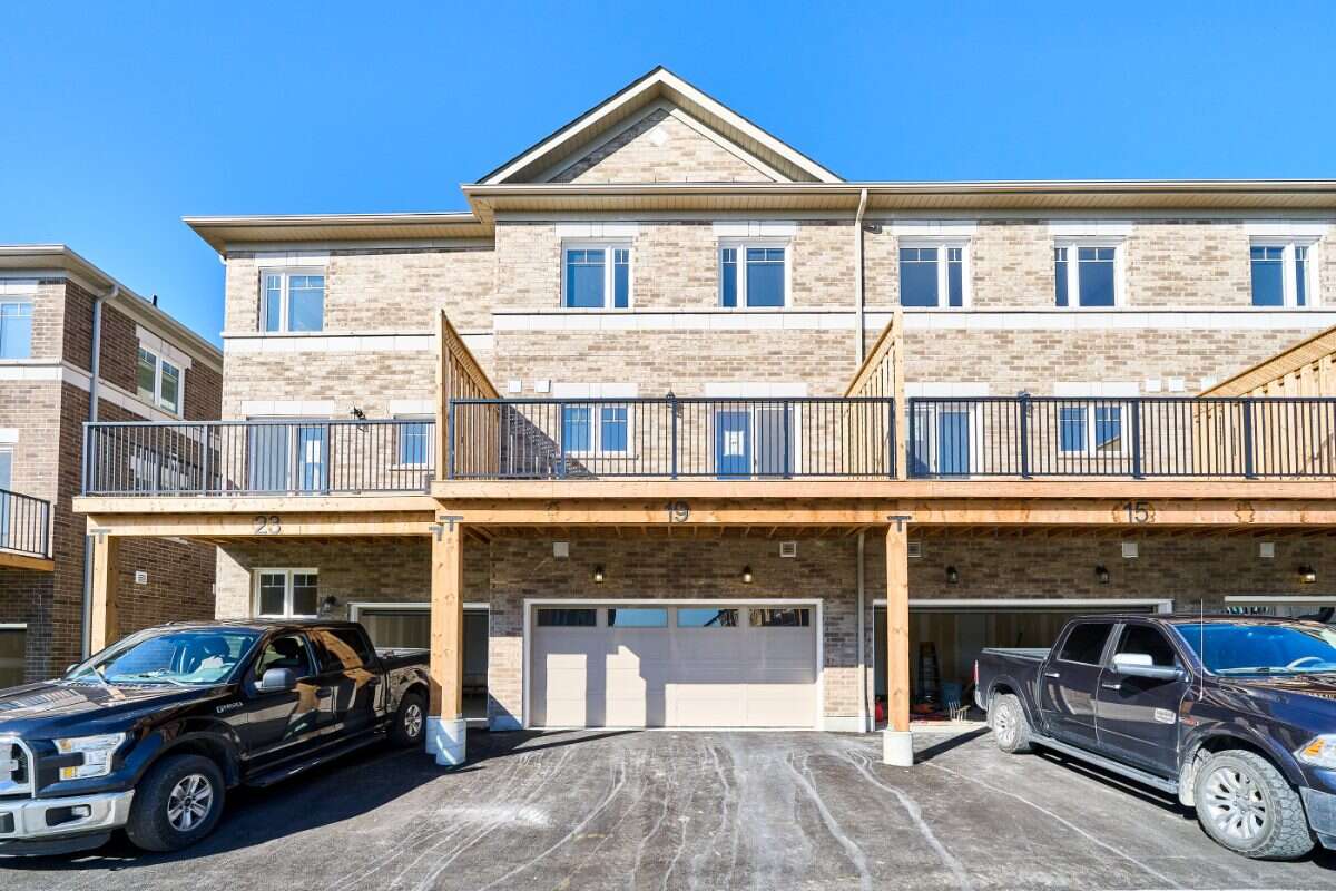 Move-In Ready 3-Bedroom Townhome in Newcastle