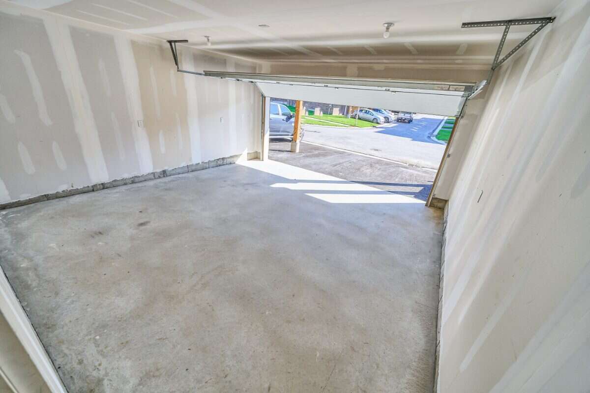 Move-In Ready 3-Bedroom Townhome in Newcastle