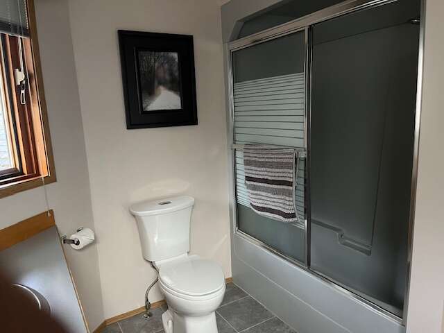 2 nd upstairs bathroom