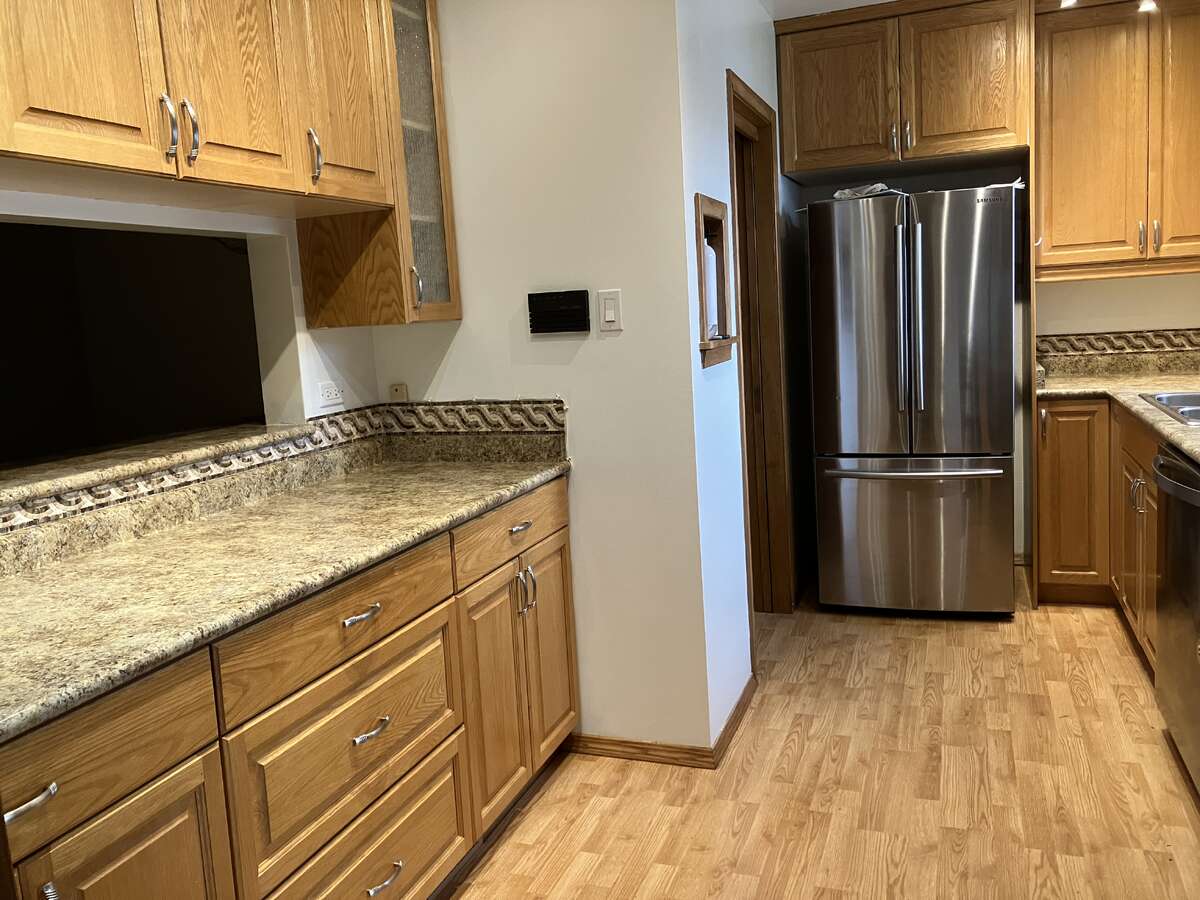 Natural oak kitchen with laminate flooring