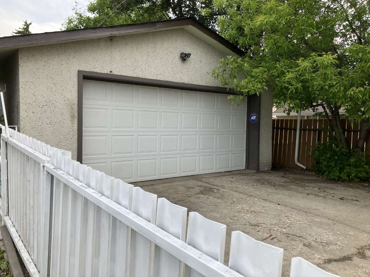 Double garage with electric door & remote door opener