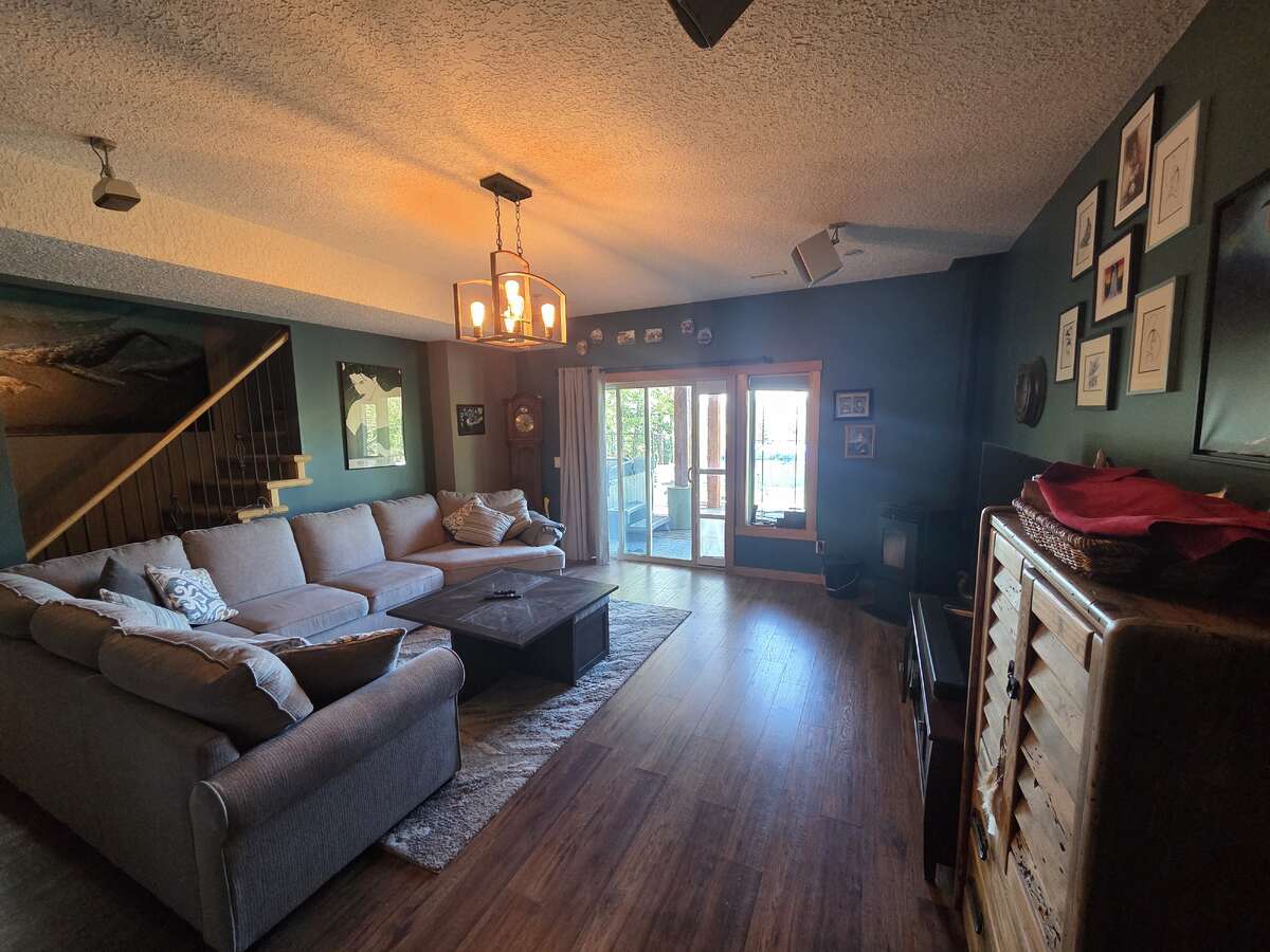 Beautiful acreage with mountain views!