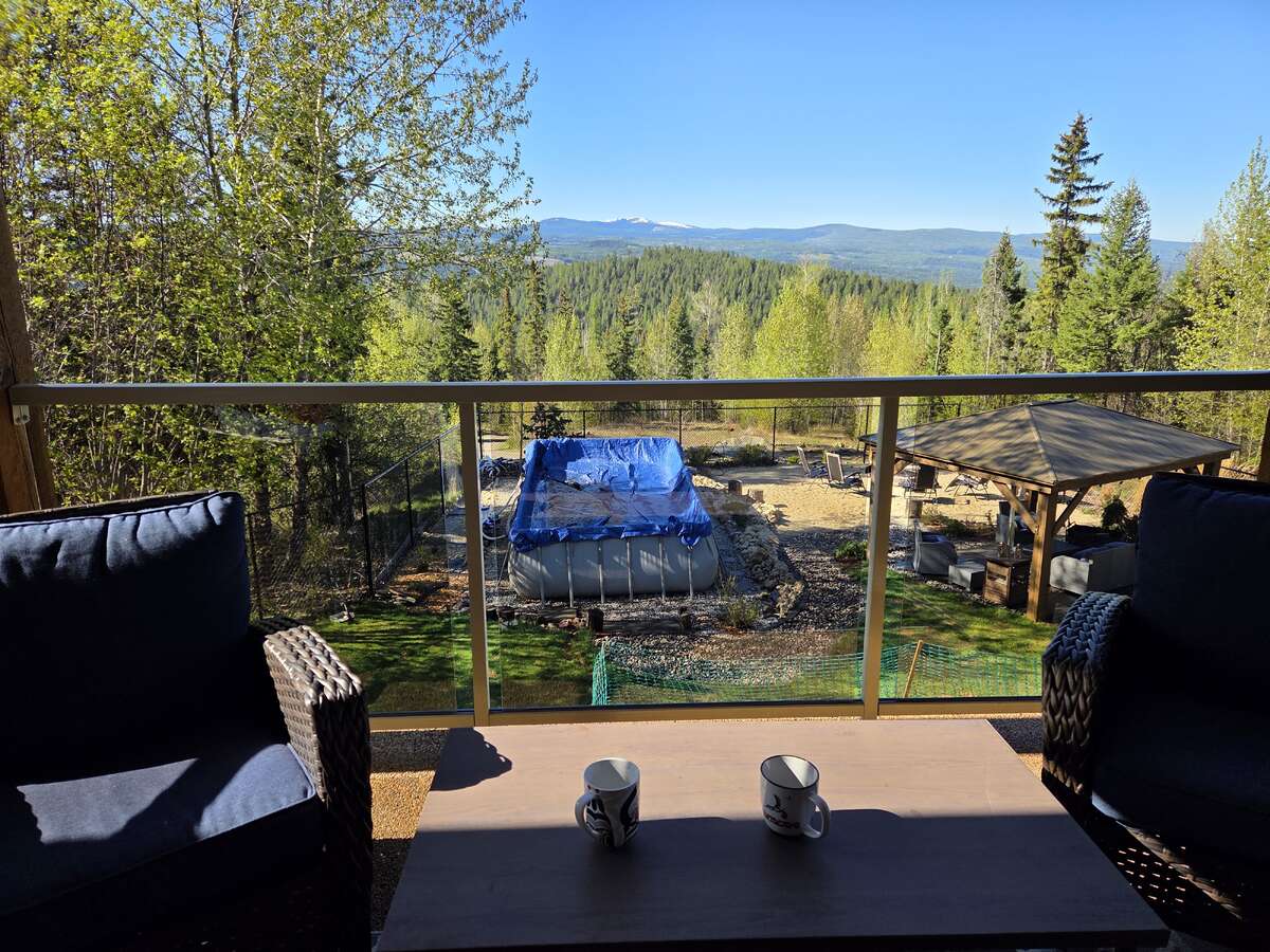 Beautiful acreage with mountain views!