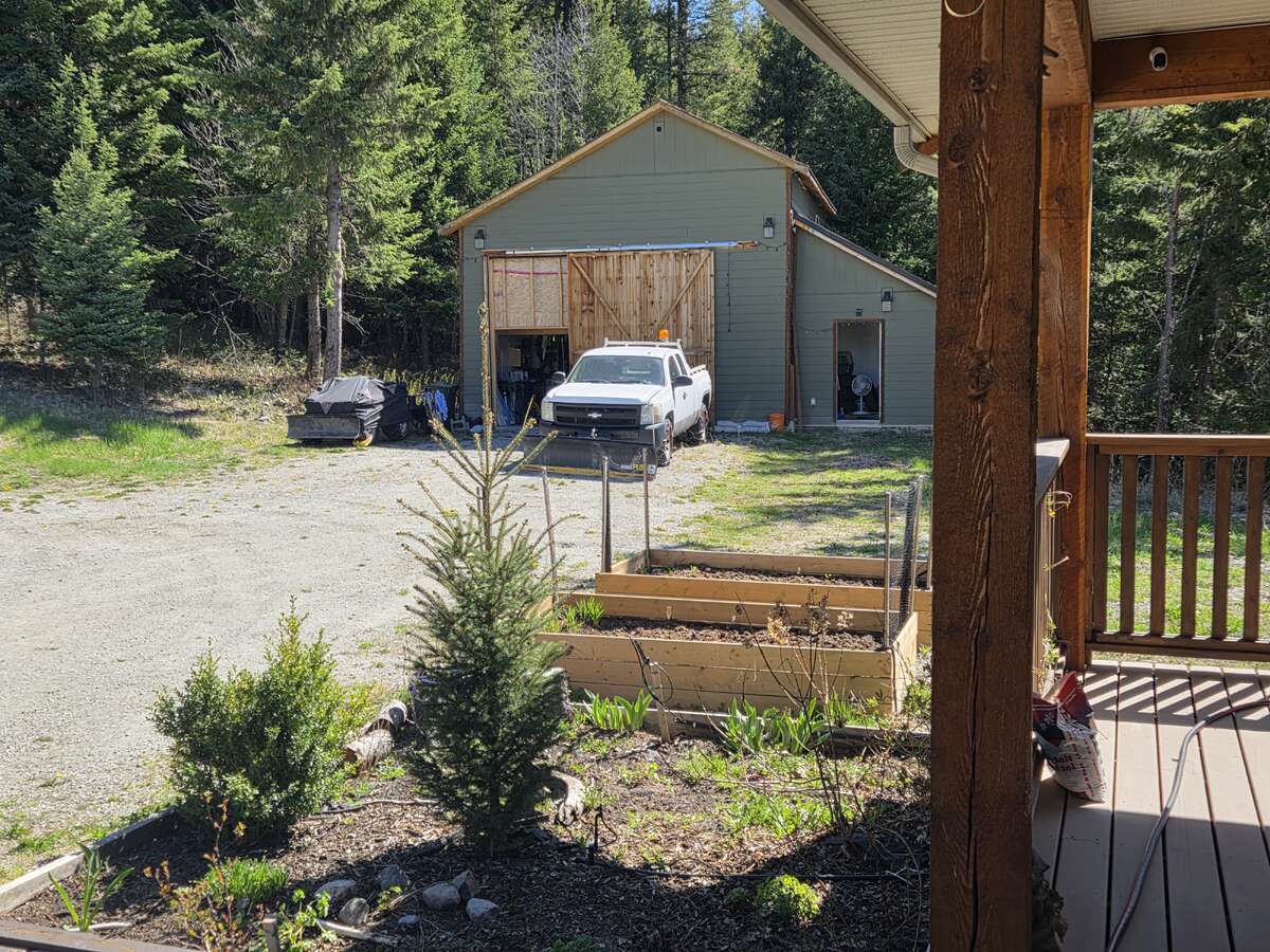 Beautiful acreage with mountain views!