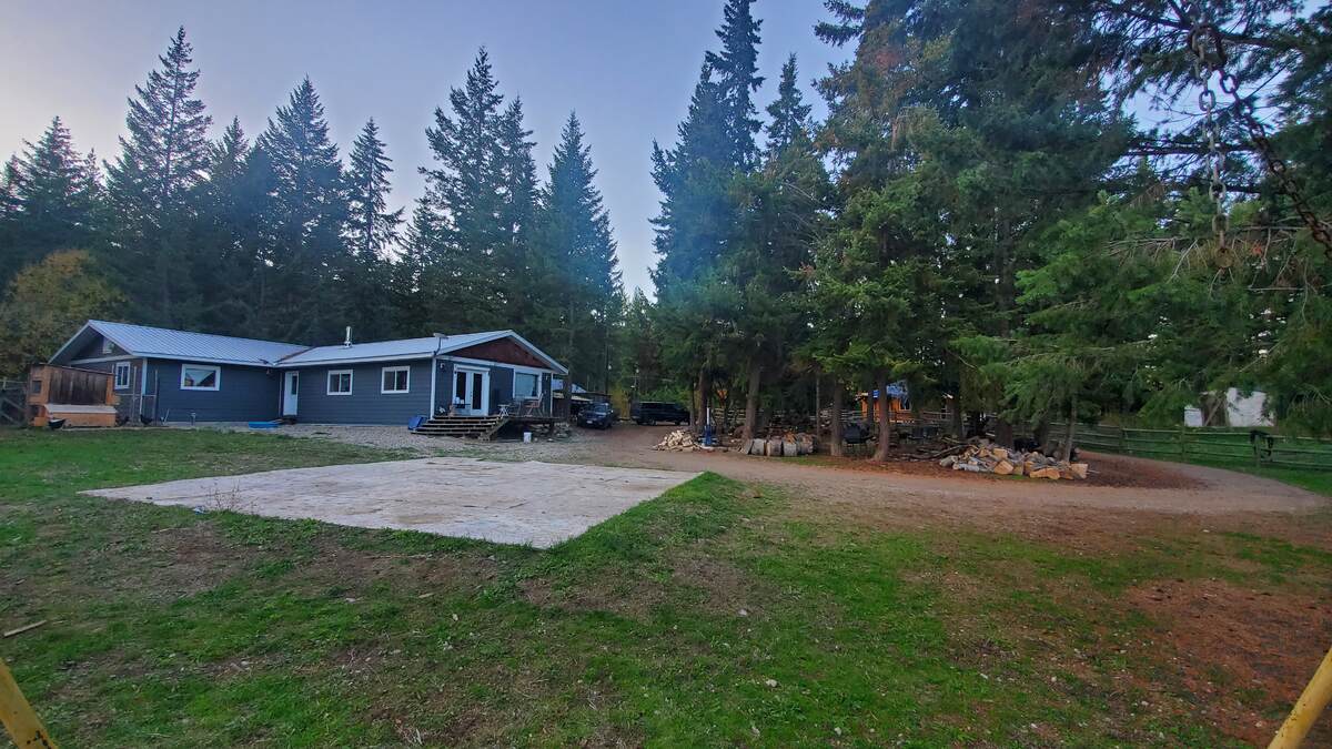 Acreage / House For Sale in Salmon Arm, BC - 4 bed, 2 bath