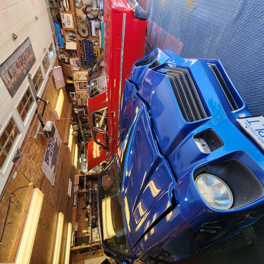 Large 20'9" x 27'8" garage