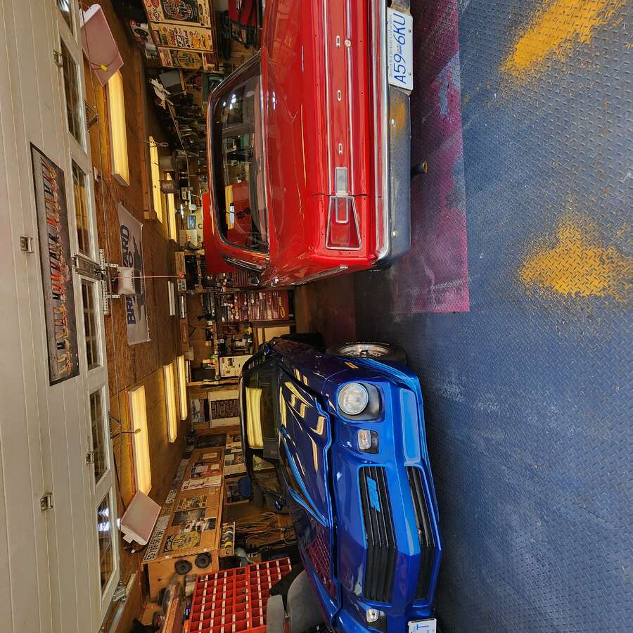 Large 20'9" x 27'8" garage