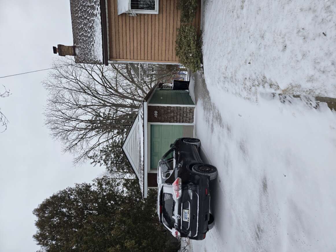 Large Separate Garage / Storage / Workshop