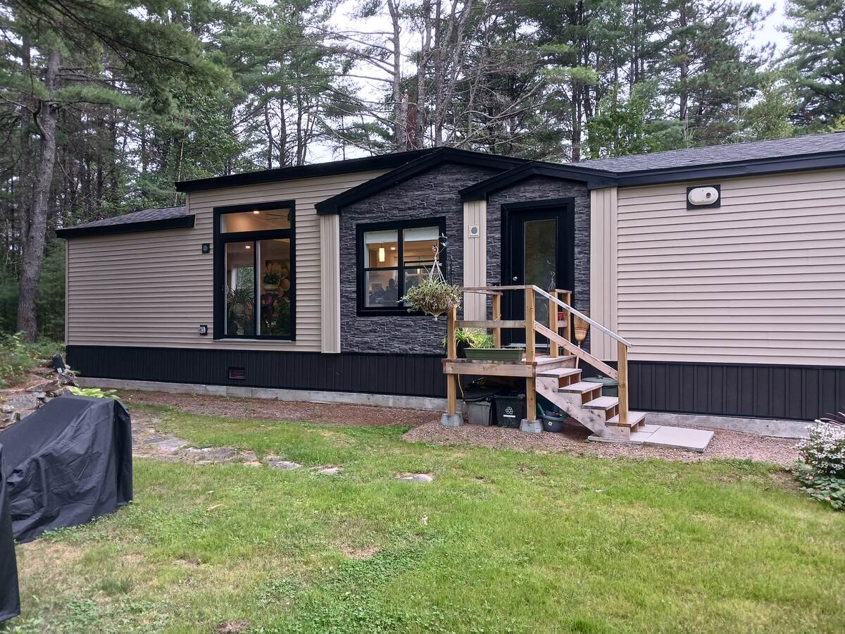 Modular Home / Bungalow / House / Manufactured Home For Sale in Chalk River, ON - 2 bed, 1 bath