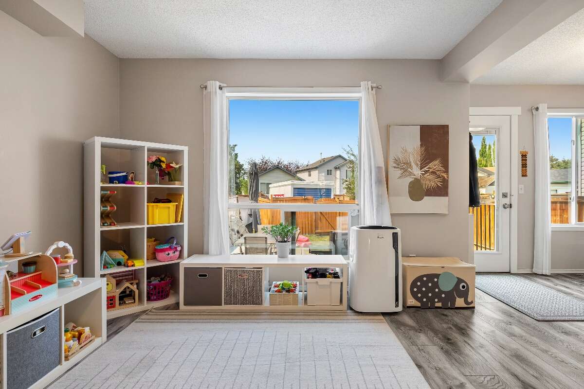 Many modern upgrades, close to amenities & parks