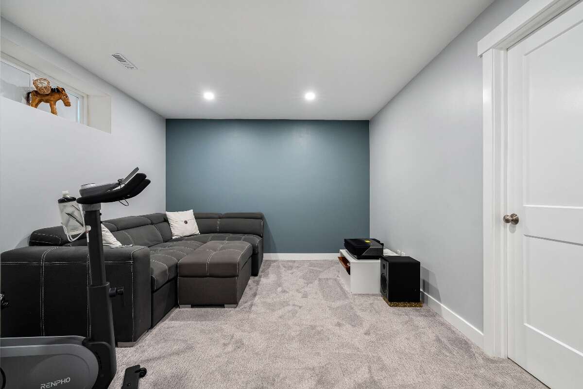 Many modern upgrades, close to amenities & parks