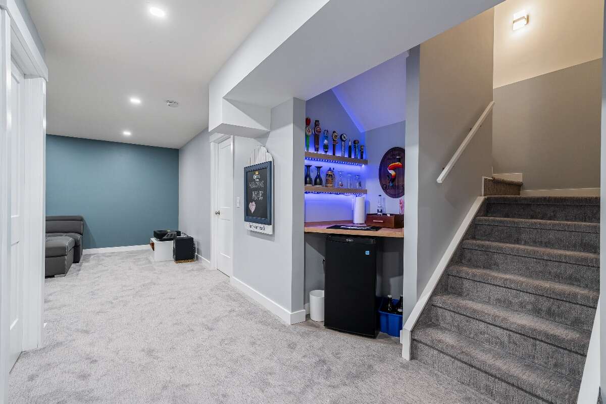 Many modern upgrades, close to amenities & parks