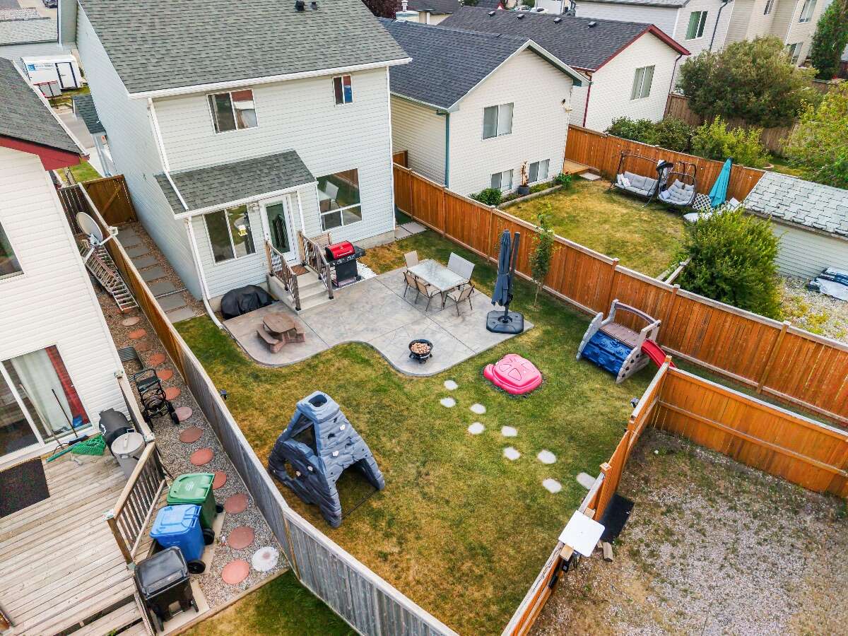 Many modern upgrades, close to amenities & parks