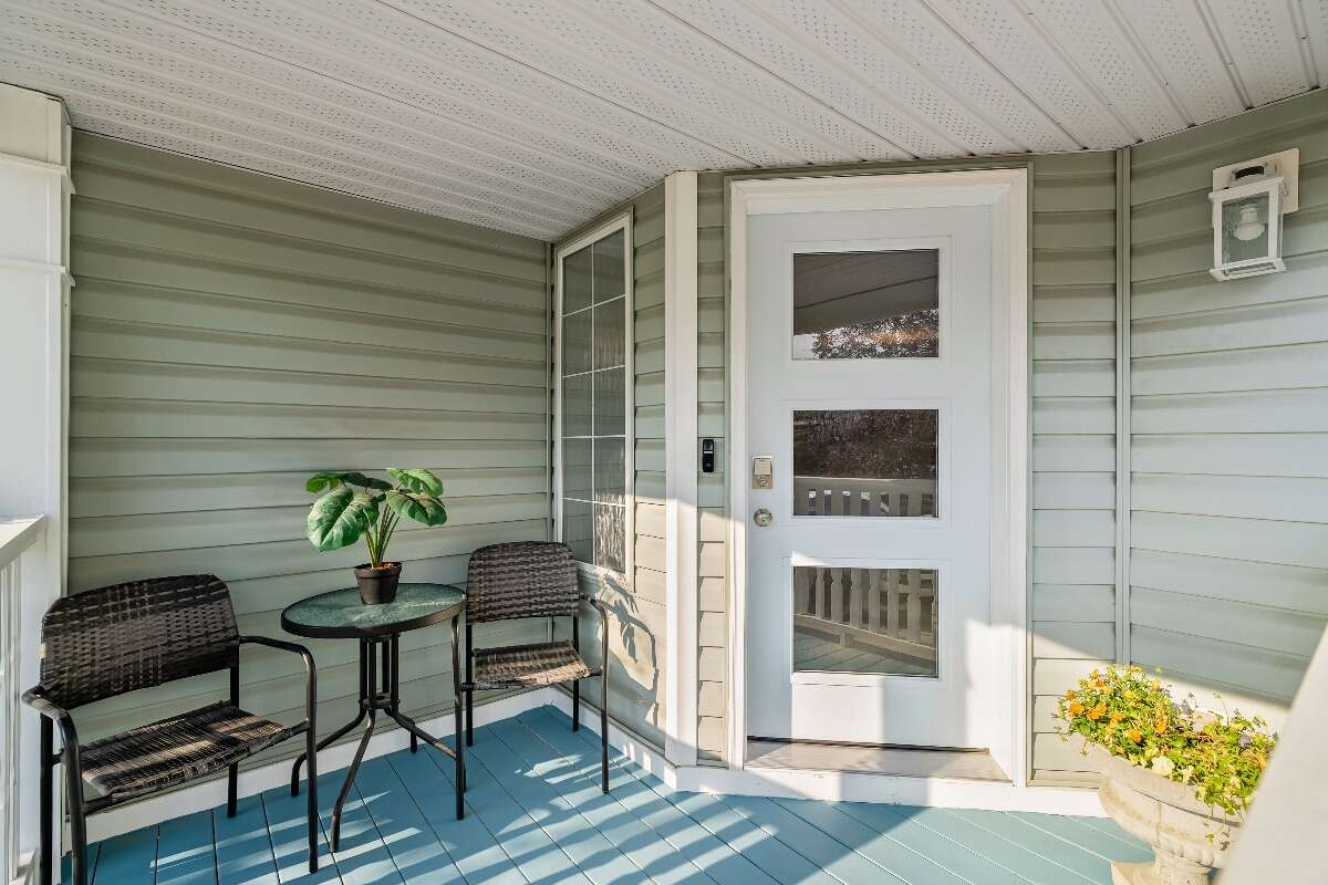 Many modern upgrades, close to amenities & parks