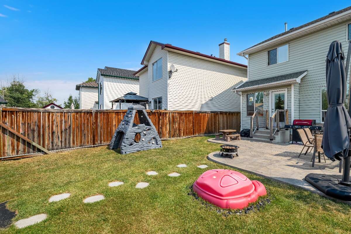Many modern upgrades, close to amenities & parks