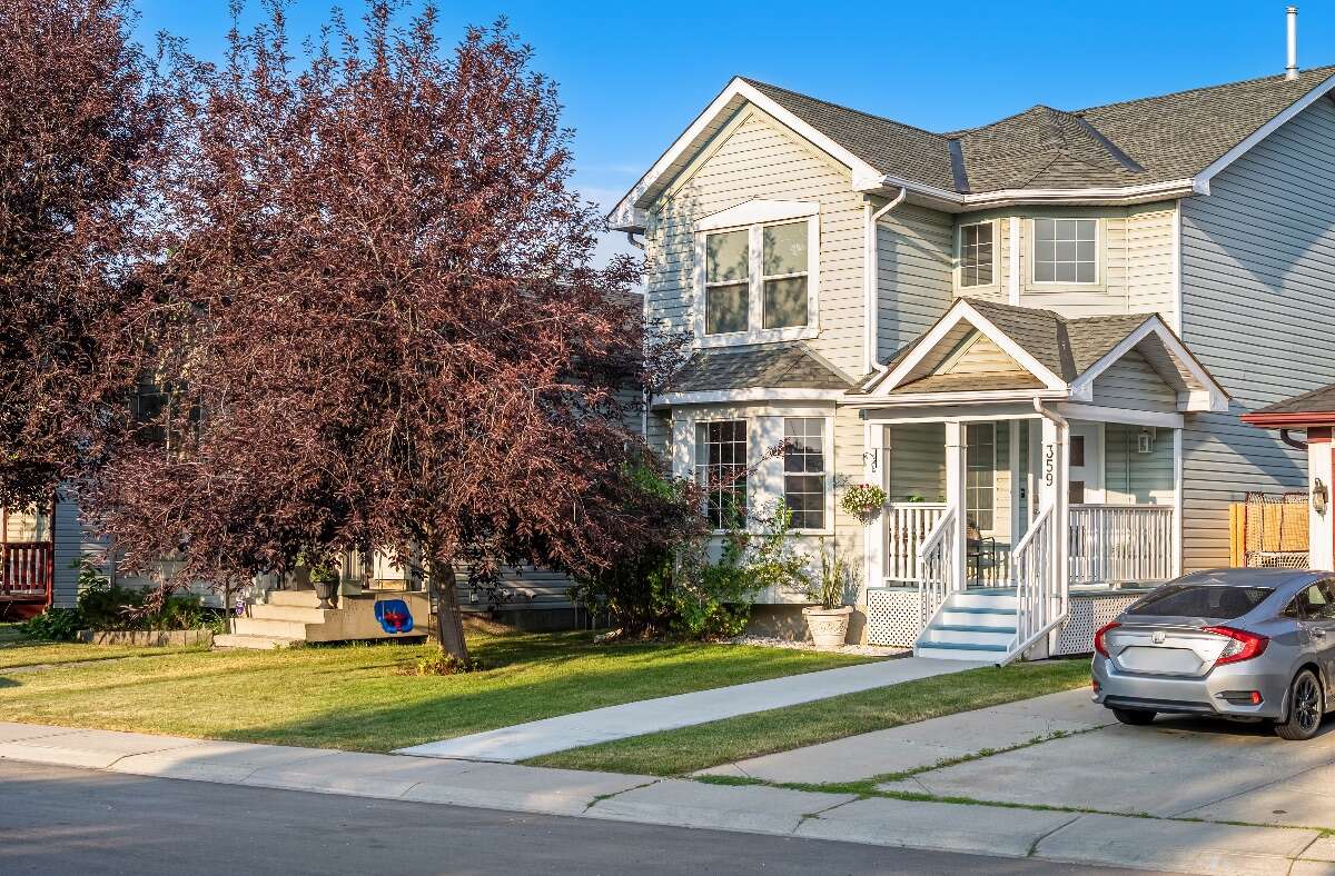 Many modern upgrades, close to amenities & parks