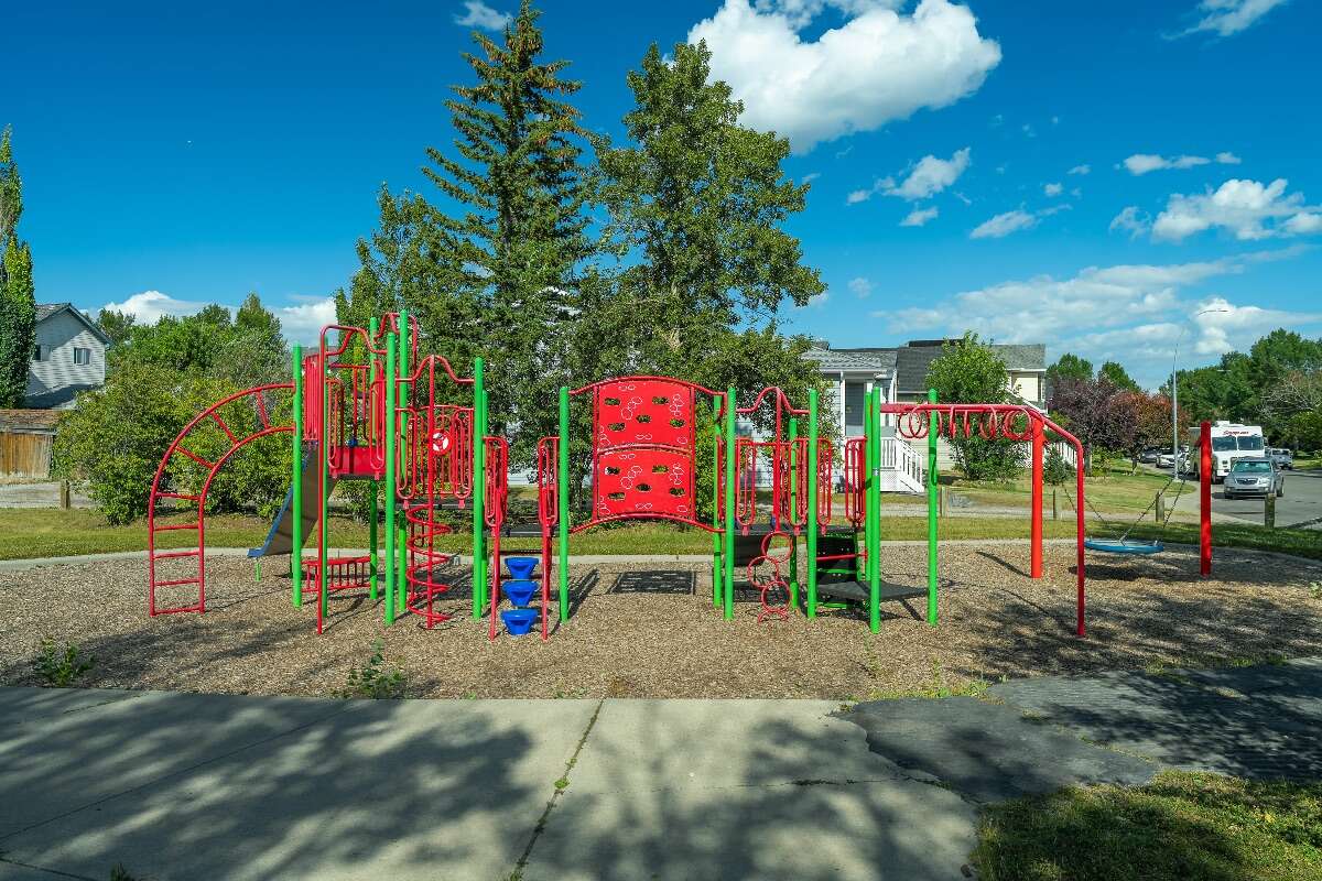 Many modern upgrades, close to amenities & parks
