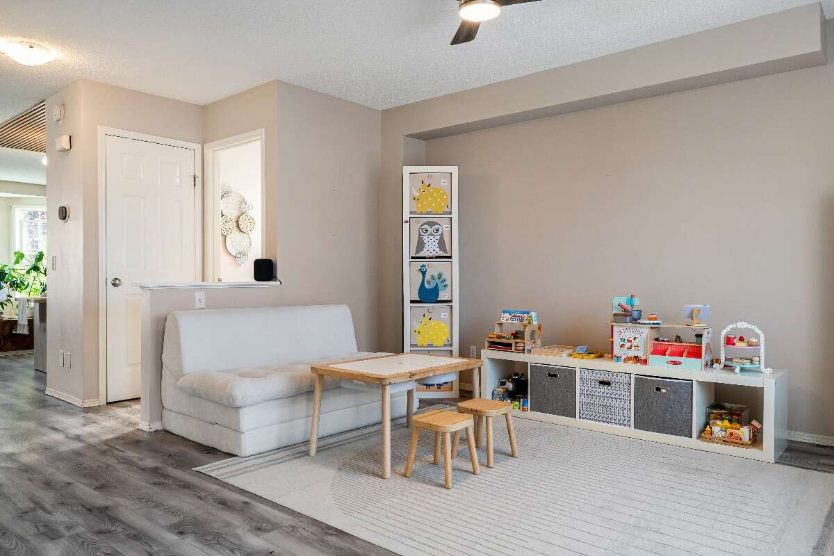 Many modern upgrades, close to amenities & parks