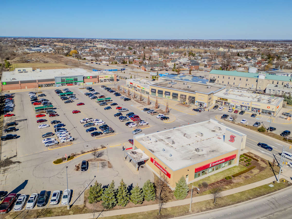 Nearby: Sobey's, Starbuck's, Johnny Rocco's, Little Caesar's, LCBO, Scotiabank, Cannabis, etc.