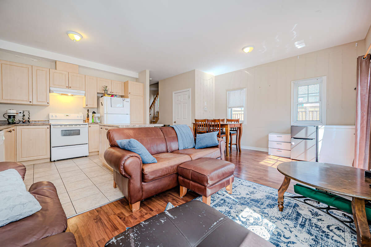 Kitchen/dining area.